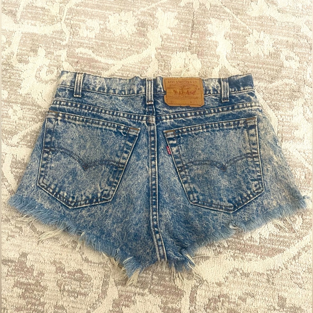 Woman’s levi shorts
